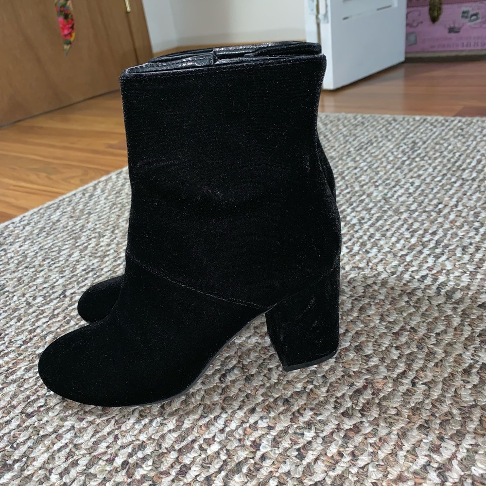 Black felt ankle boots